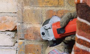 Mortar removal using grinder