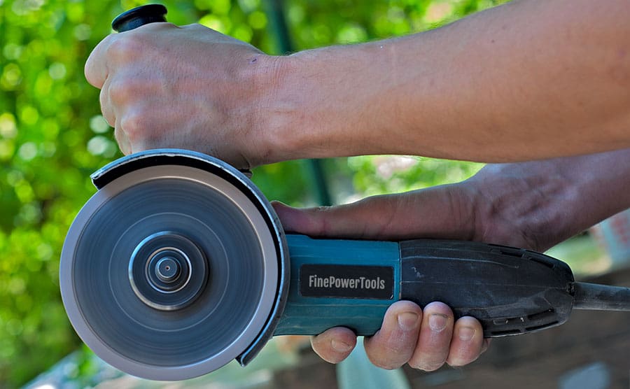 Angle grinder with disc