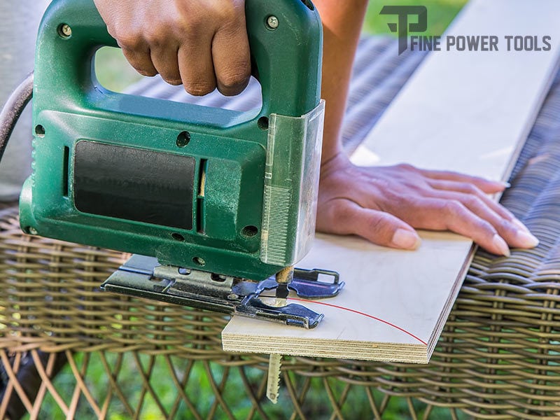 A Jigsaw cutting curve on wood